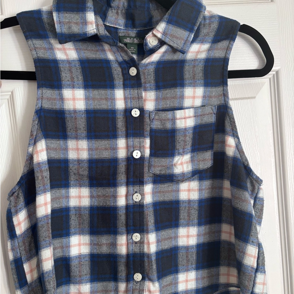 Wild Fable Junior Sleeveless Plaid Shirt - Blue and White